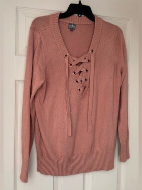 SOHO New York & Company Dusty Rose Lace-Up V-Neck Shimmer Swearer / Size Large